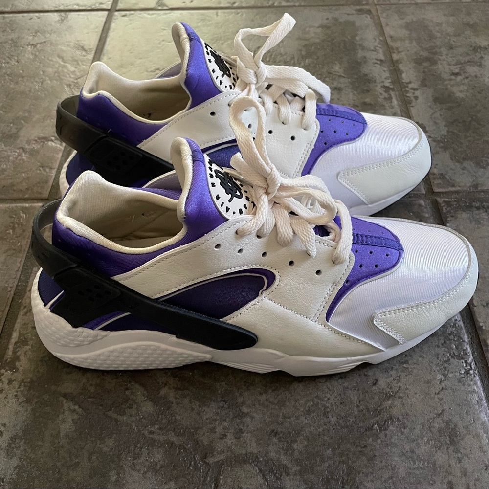 Nike Air Huarache Sneakers. US 12 . New . Stylish - Picture 2 of 5